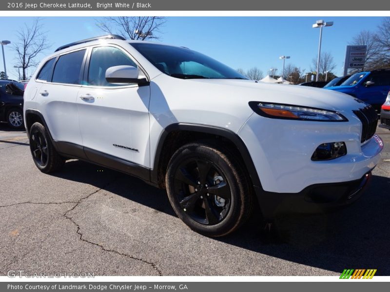 Bright White / Black 2016 Jeep Cherokee Latitude