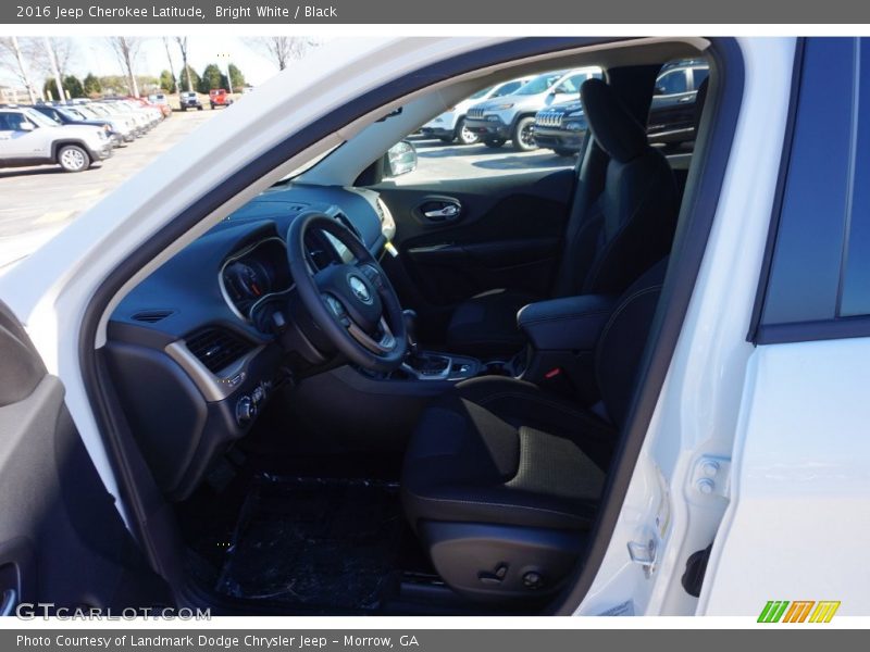 Bright White / Black 2016 Jeep Cherokee Latitude