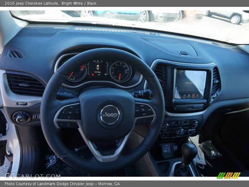 Bright White / Black 2016 Jeep Cherokee Latitude
