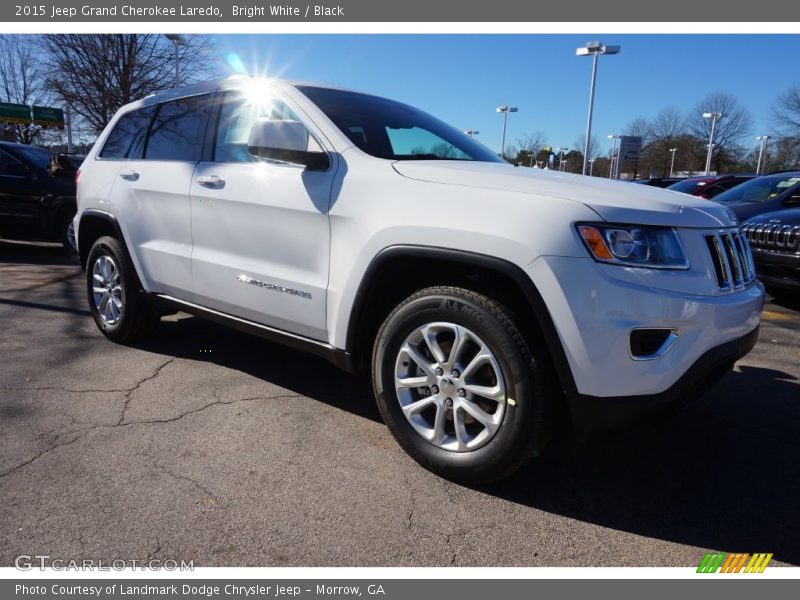 Bright White / Black 2015 Jeep Grand Cherokee Laredo