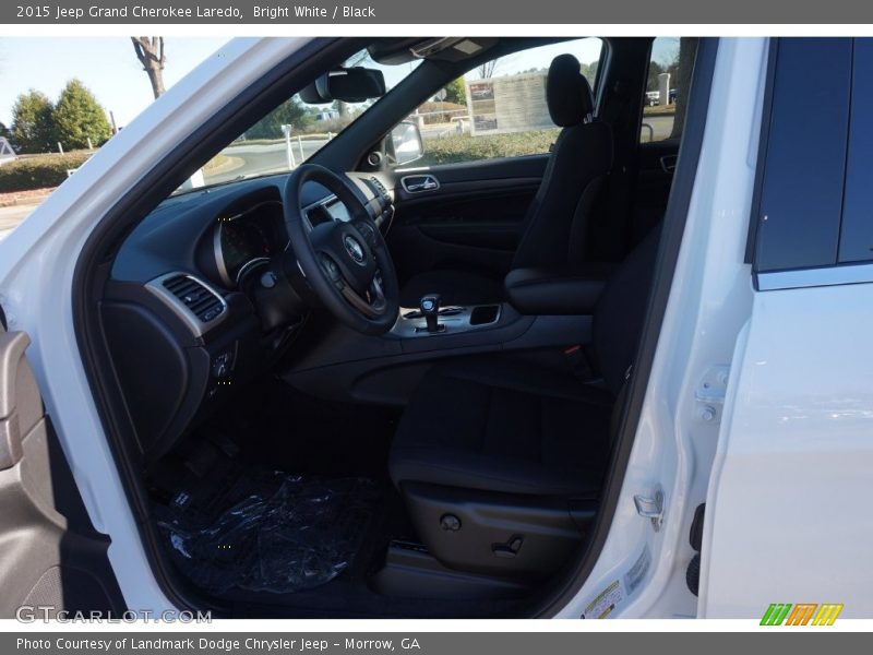 Bright White / Black 2015 Jeep Grand Cherokee Laredo