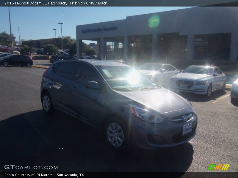 Triathlon Gray / Black 2016 Hyundai Accent SE Hatchback