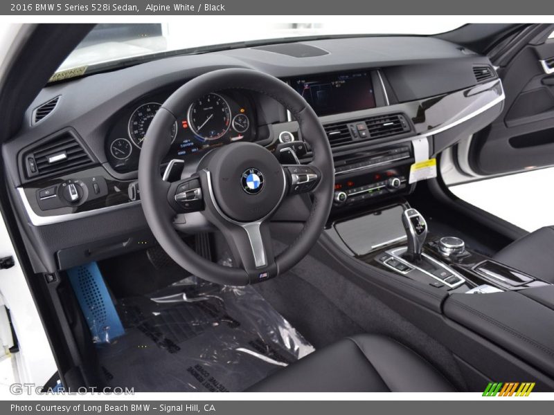 Alpine White / Black 2016 BMW 5 Series 528i Sedan
