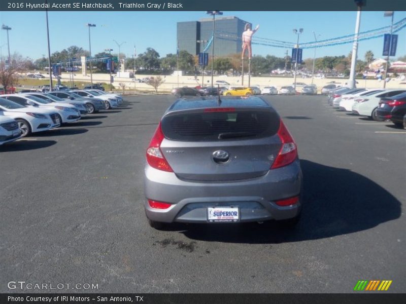 Triathlon Gray / Black 2016 Hyundai Accent SE Hatchback