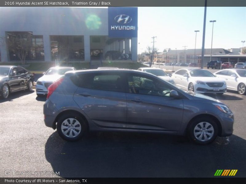 Triathlon Gray / Black 2016 Hyundai Accent SE Hatchback