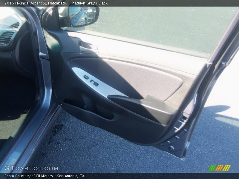 Triathlon Gray / Black 2016 Hyundai Accent SE Hatchback