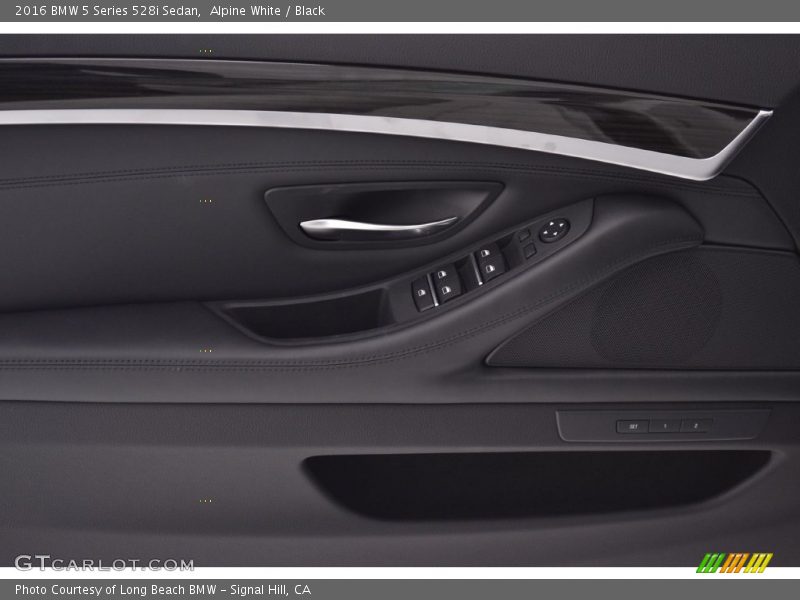 Alpine White / Black 2016 BMW 5 Series 528i Sedan