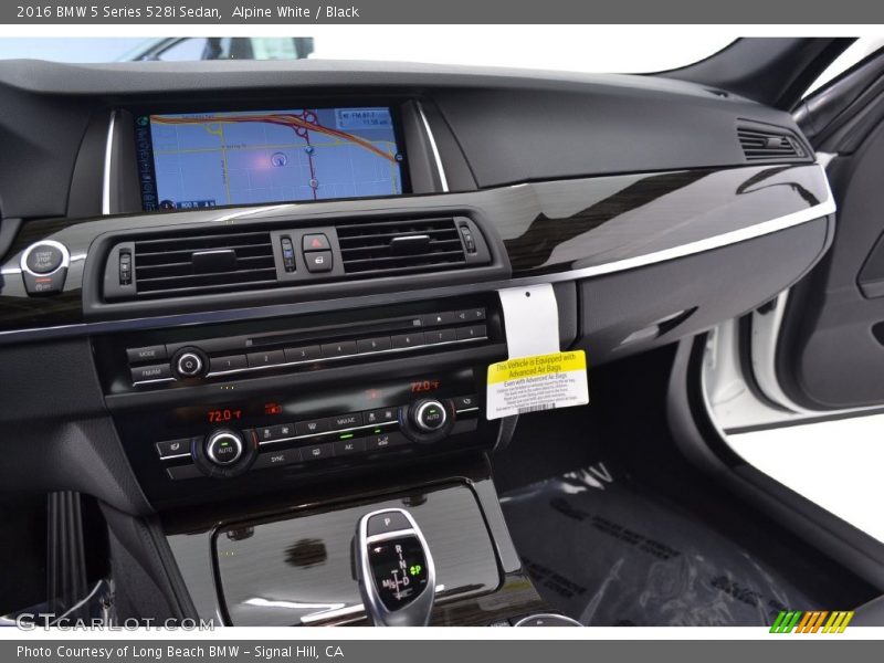 Alpine White / Black 2016 BMW 5 Series 528i Sedan