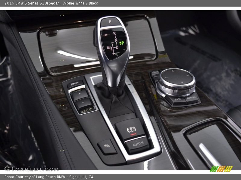 Alpine White / Black 2016 BMW 5 Series 528i Sedan