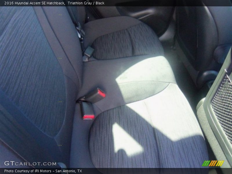 Triathlon Gray / Black 2016 Hyundai Accent SE Hatchback