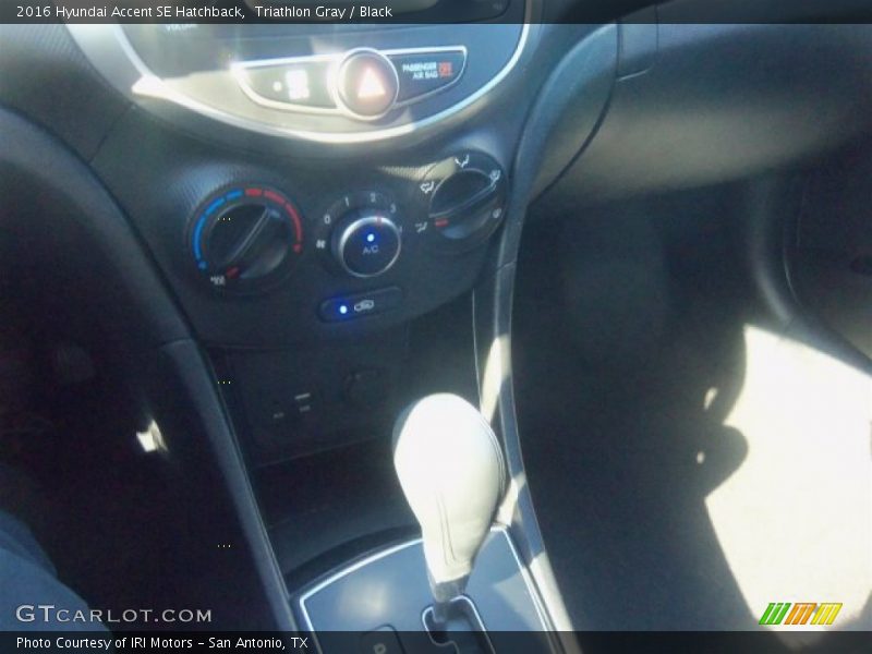 Triathlon Gray / Black 2016 Hyundai Accent SE Hatchback