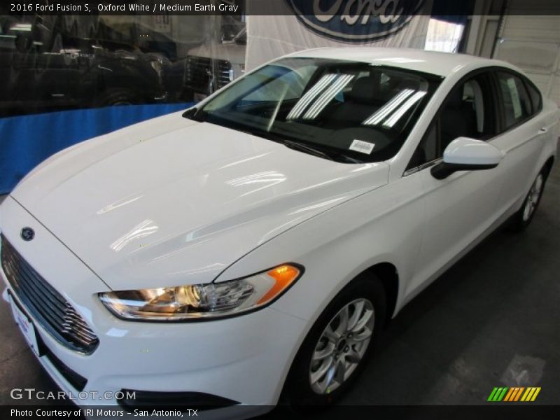 Oxford White / Medium Earth Gray 2016 Ford Fusion S
