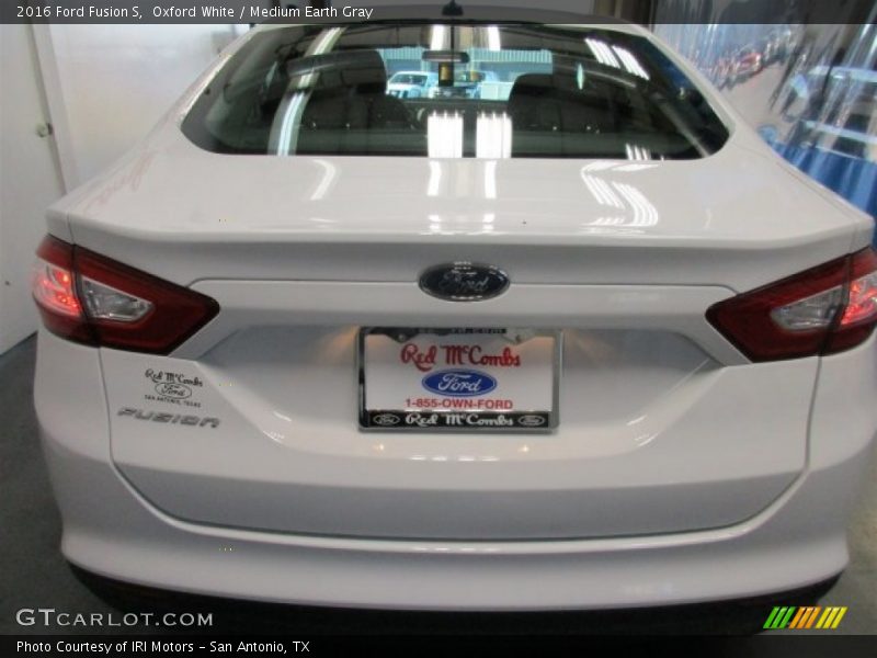 Oxford White / Medium Earth Gray 2016 Ford Fusion S