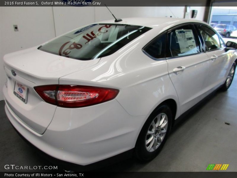 Oxford White / Medium Earth Gray 2016 Ford Fusion S