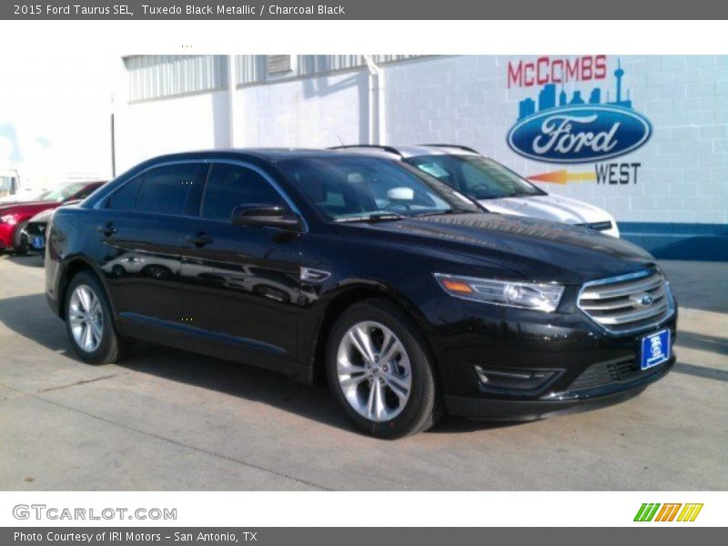 Tuxedo Black Metallic / Charcoal Black 2015 Ford Taurus SEL