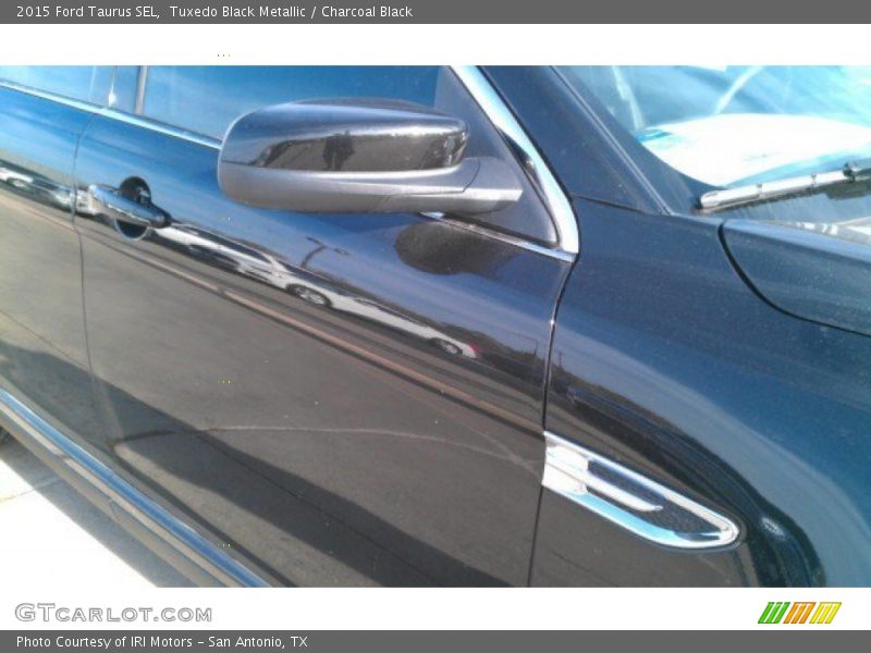 Tuxedo Black Metallic / Charcoal Black 2015 Ford Taurus SEL