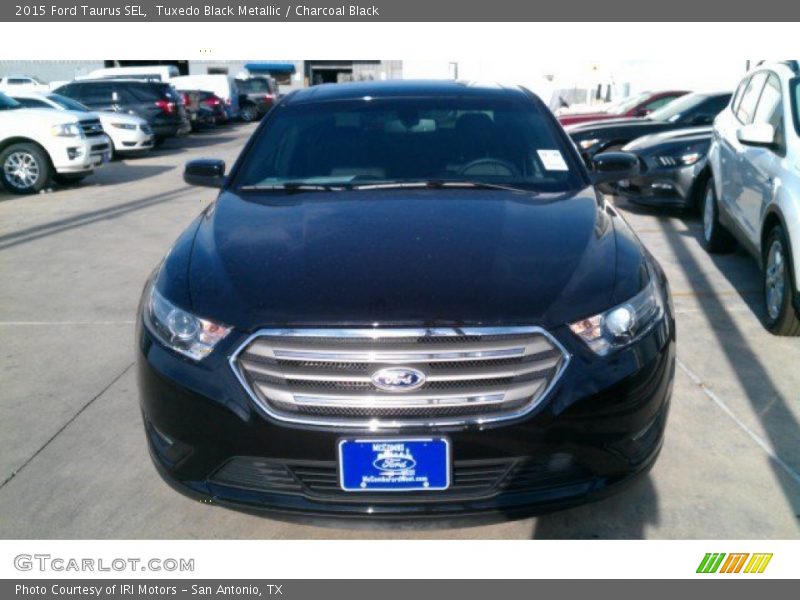 Tuxedo Black Metallic / Charcoal Black 2015 Ford Taurus SEL