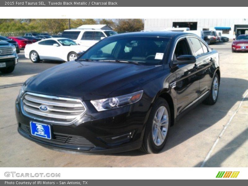 Tuxedo Black Metallic / Charcoal Black 2015 Ford Taurus SEL