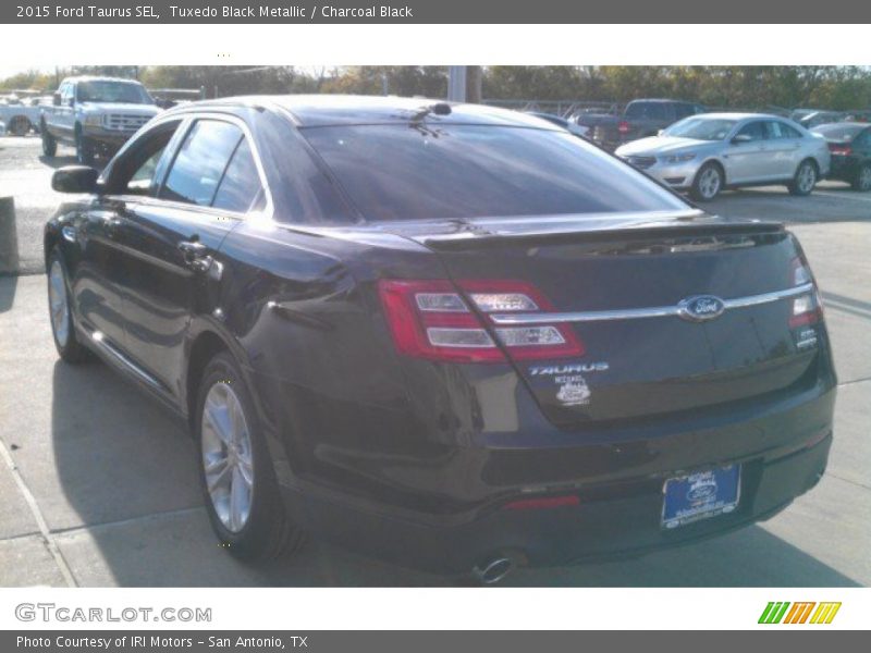 Tuxedo Black Metallic / Charcoal Black 2015 Ford Taurus SEL