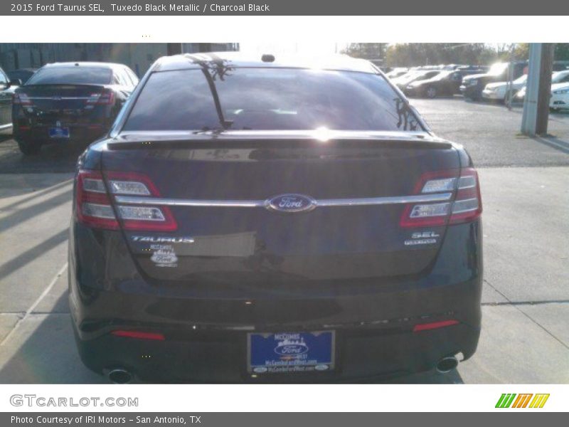 Tuxedo Black Metallic / Charcoal Black 2015 Ford Taurus SEL