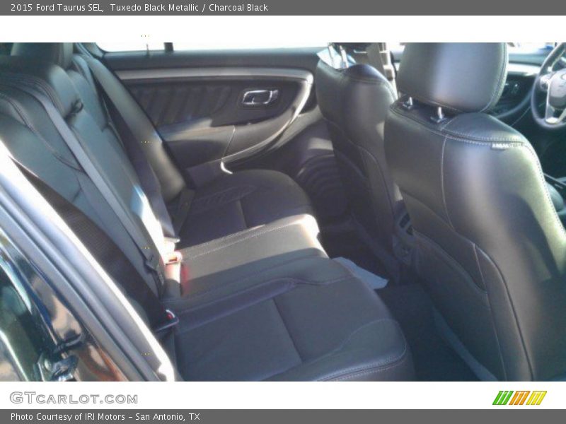 Tuxedo Black Metallic / Charcoal Black 2015 Ford Taurus SEL