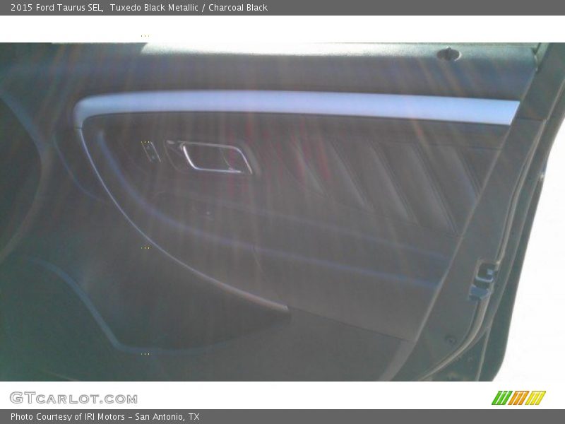 Tuxedo Black Metallic / Charcoal Black 2015 Ford Taurus SEL