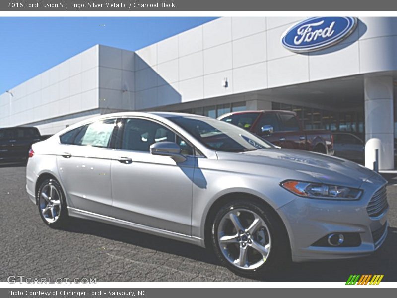 Ingot Silver Metallic / Charcoal Black 2016 Ford Fusion SE