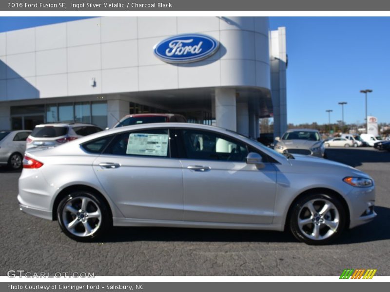 Ingot Silver Metallic / Charcoal Black 2016 Ford Fusion SE