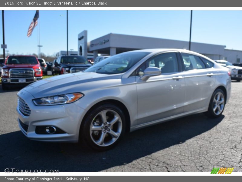 Ingot Silver Metallic / Charcoal Black 2016 Ford Fusion SE