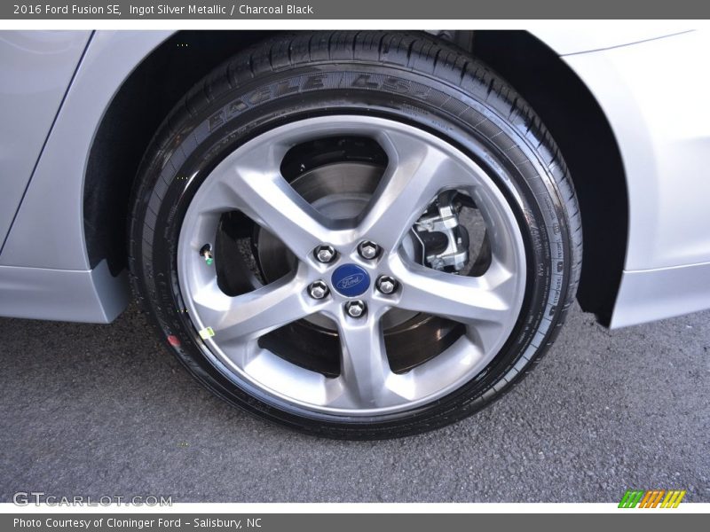 Ingot Silver Metallic / Charcoal Black 2016 Ford Fusion SE