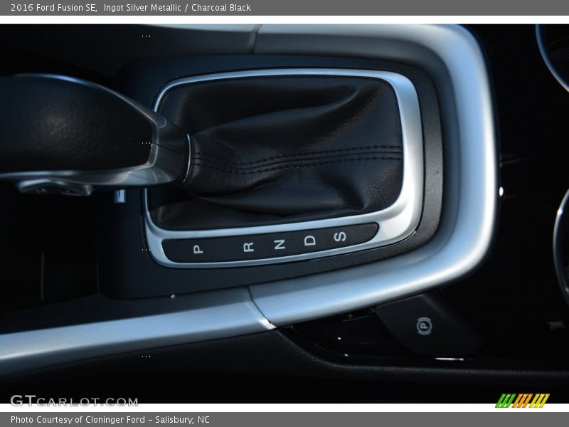 Ingot Silver Metallic / Charcoal Black 2016 Ford Fusion SE