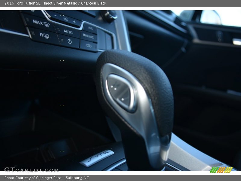 Ingot Silver Metallic / Charcoal Black 2016 Ford Fusion SE