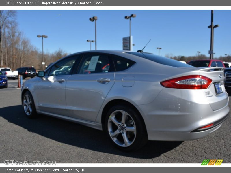 Ingot Silver Metallic / Charcoal Black 2016 Ford Fusion SE