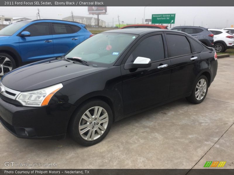 Front 3/4 View of 2011 Focus SEL Sedan