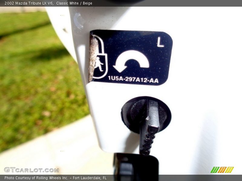Classic White / Beige 2002 Mazda Tribute LX V6