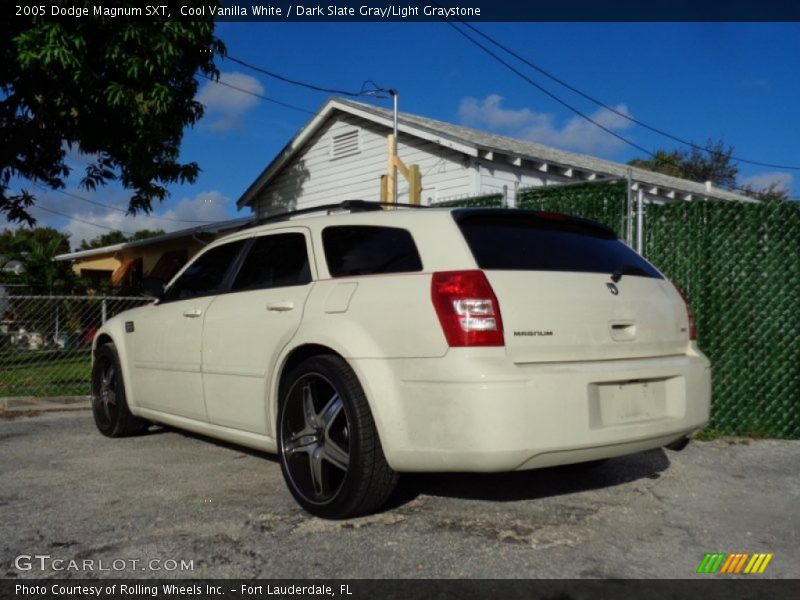 Cool Vanilla White / Dark Slate Gray/Light Graystone 2005 Dodge Magnum SXT