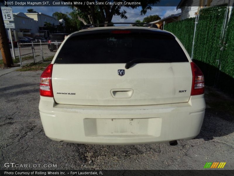 Cool Vanilla White / Dark Slate Gray/Light Graystone 2005 Dodge Magnum SXT