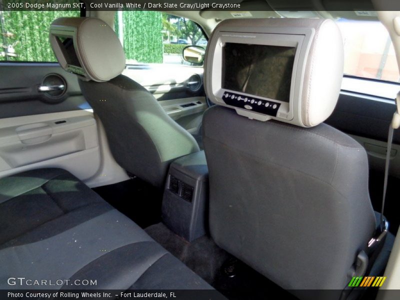 Cool Vanilla White / Dark Slate Gray/Light Graystone 2005 Dodge Magnum SXT