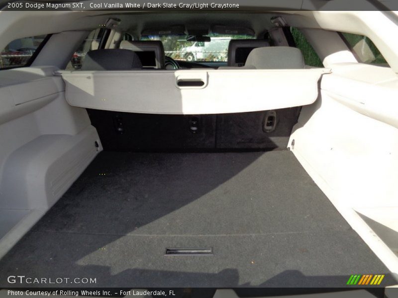 Cool Vanilla White / Dark Slate Gray/Light Graystone 2005 Dodge Magnum SXT