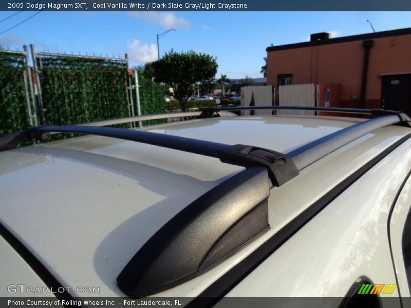 Cool Vanilla White / Dark Slate Gray/Light Graystone 2005 Dodge Magnum SXT