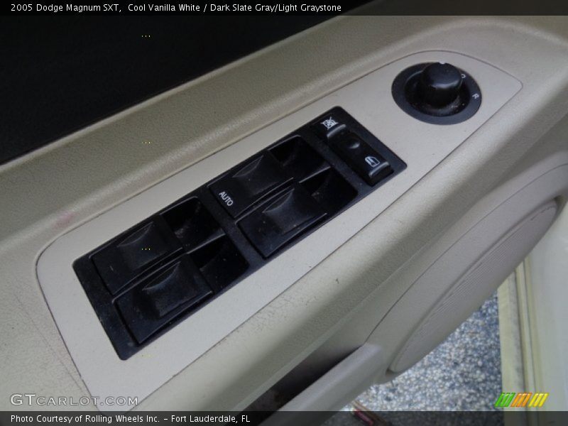 Cool Vanilla White / Dark Slate Gray/Light Graystone 2005 Dodge Magnum SXT