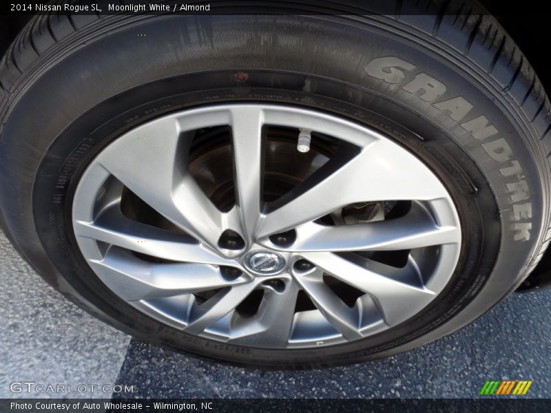 Moonlight White / Almond 2014 Nissan Rogue SL