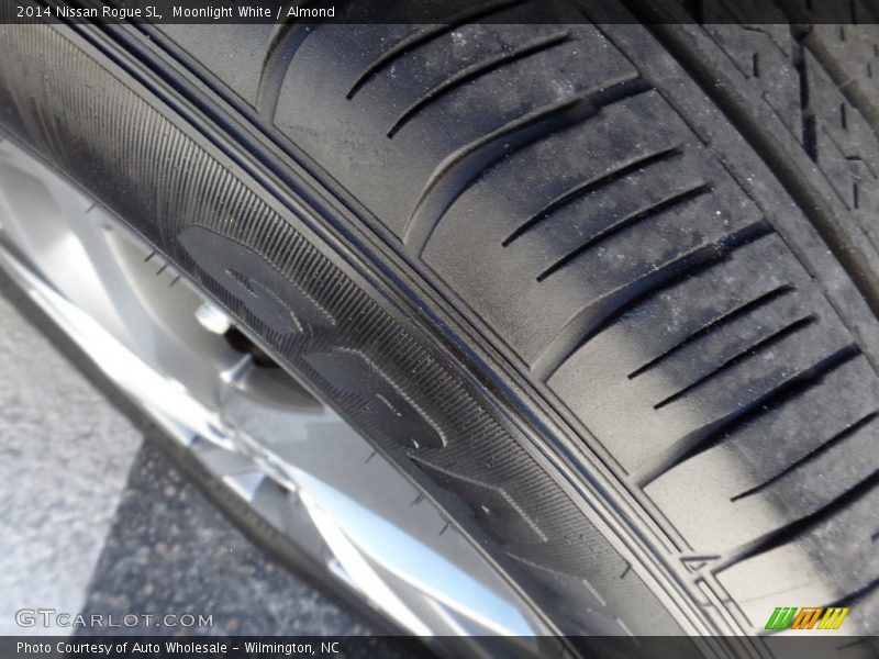 Moonlight White / Almond 2014 Nissan Rogue SL