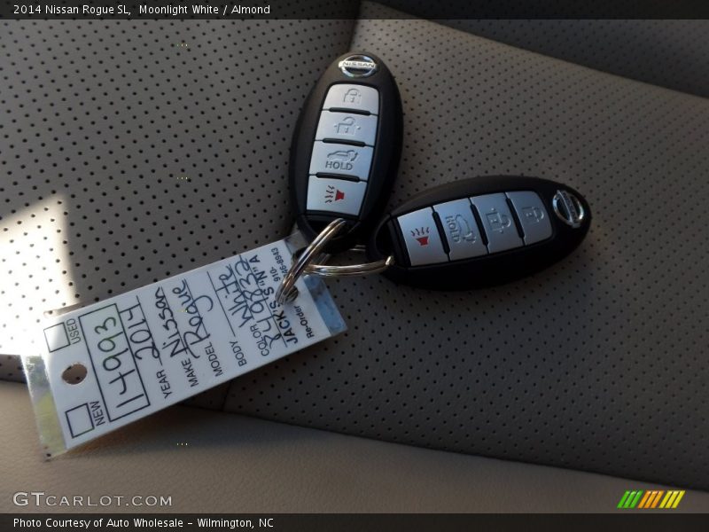 Moonlight White / Almond 2014 Nissan Rogue SL
