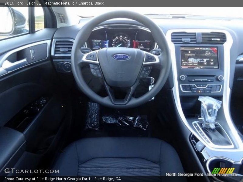 Magnetic Metallic / Charcoal Black 2016 Ford Fusion SE