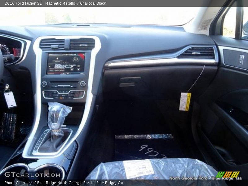 Magnetic Metallic / Charcoal Black 2016 Ford Fusion SE