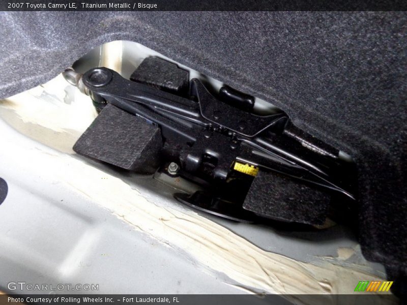 Titanium Metallic / Bisque 2007 Toyota Camry LE