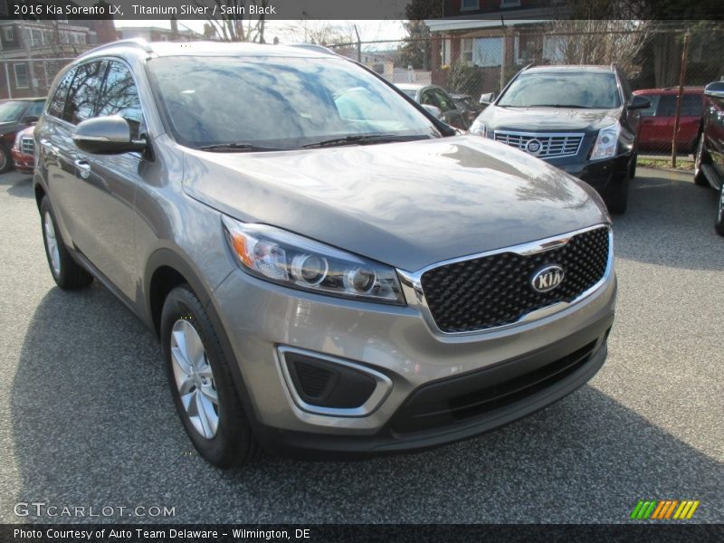 Titanium Silver / Satin Black 2016 Kia Sorento LX