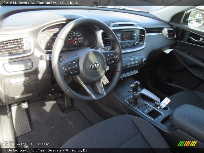 Titanium Silver / Satin Black 2016 Kia Sorento LX