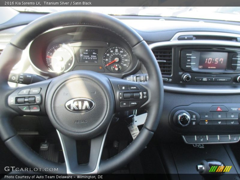 Titanium Silver / Satin Black 2016 Kia Sorento LX